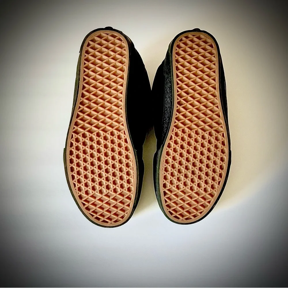 Nu Skool VANS Black, Unisex Shoes US Sz 8 Men / Sz 9.5 Women - Picture 3 of 13